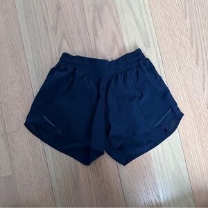 Lululemom navy hotty hot lined shorts 2.5”